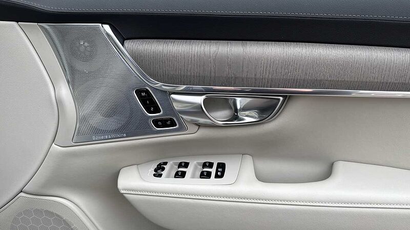 Volvo V90 Ultra, T8 AWD Plug-in hybrid, Electric/Petrol, Dark