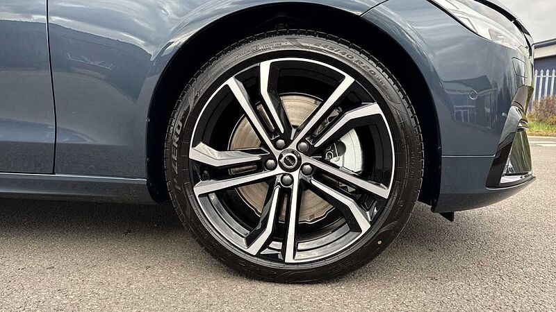 Volvo V90 Ultra, T8 AWD Plug-in hybrid, Electric/Petrol, Dark