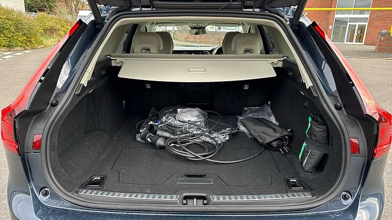 Volvo V90 Ultra, T8 AWD Plug-in hybrid, Electric/Petrol, Dark