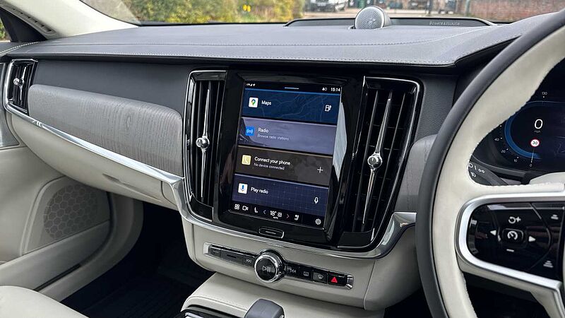 Volvo V90 Ultra, T8 AWD Plug-in hybrid, Electric/Petrol, Dark
