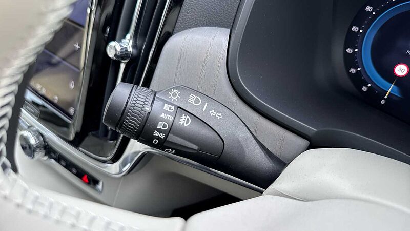 Volvo V90 Ultra, T8 AWD Plug-in hybrid, Electric/Petrol, Dark