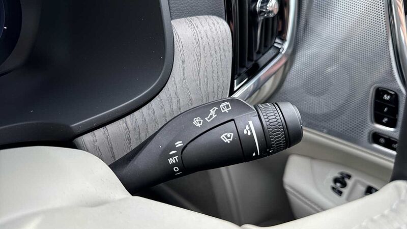 Volvo V90 Ultra, T8 AWD Plug-in hybrid, Electric/Petrol, Dark