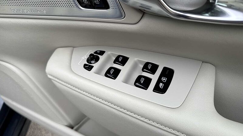 Volvo V90 Ultra, T8 AWD Plug-in hybrid, Electric/Petrol, Dark