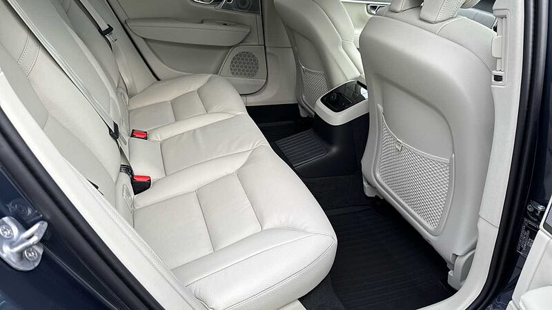Volvo V90 Ultra, T8 AWD Plug-in hybrid, Electric/Petrol, Dark