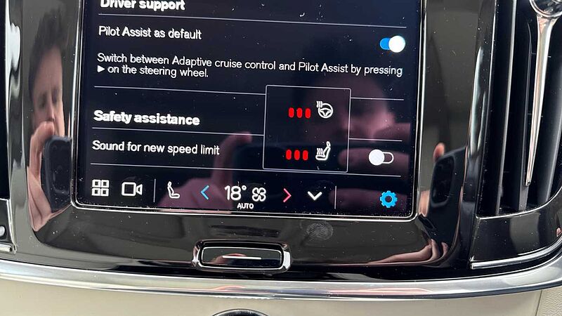Volvo V90 Ultra, T8 AWD Plug-in hybrid, Electric/Petrol, Dark