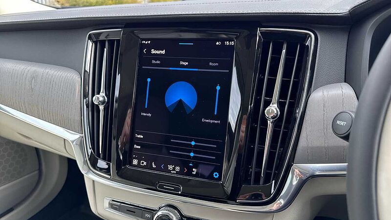 Volvo V90 Ultra, T8 AWD Plug-in hybrid, Electric/Petrol, Dark