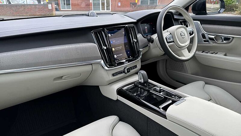 Volvo V90 Ultra, T8 AWD Plug-in hybrid, Electric/Petrol, Dark