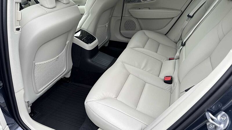 Volvo V90 Ultra, T8 AWD Plug-in hybrid, Electric/Petrol, Dark