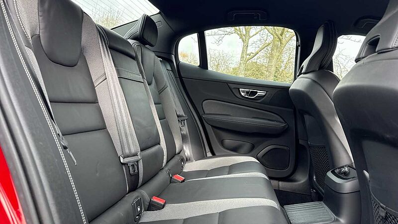 Volvo S60 T8 Twin Engine AWD R-Design Plus Automatic