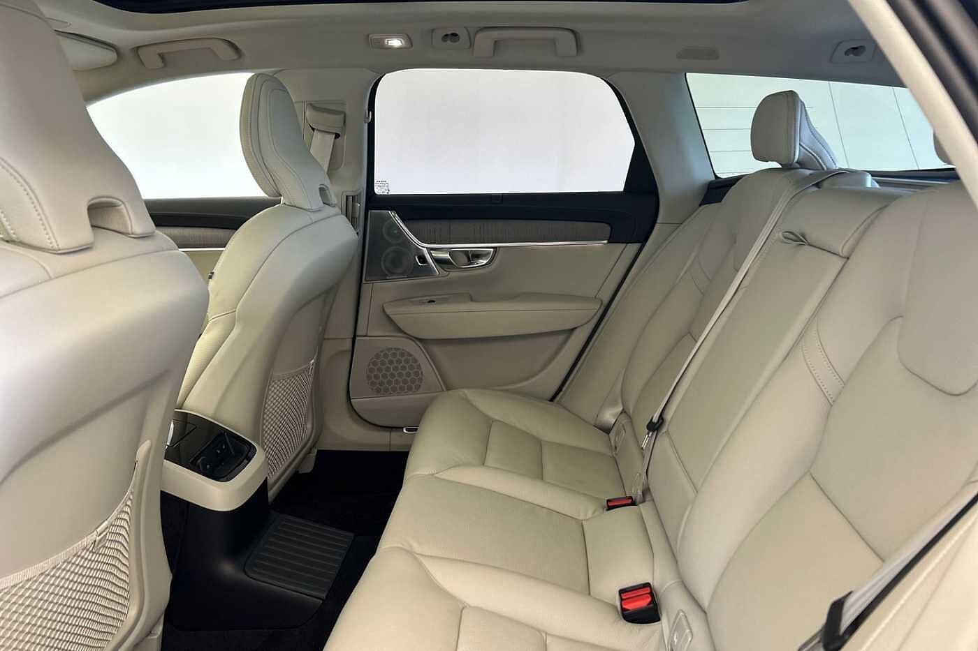 Volvo V90 Ultra, T8 AWD Plug-in hybrid, Electric/Petrol, Dark