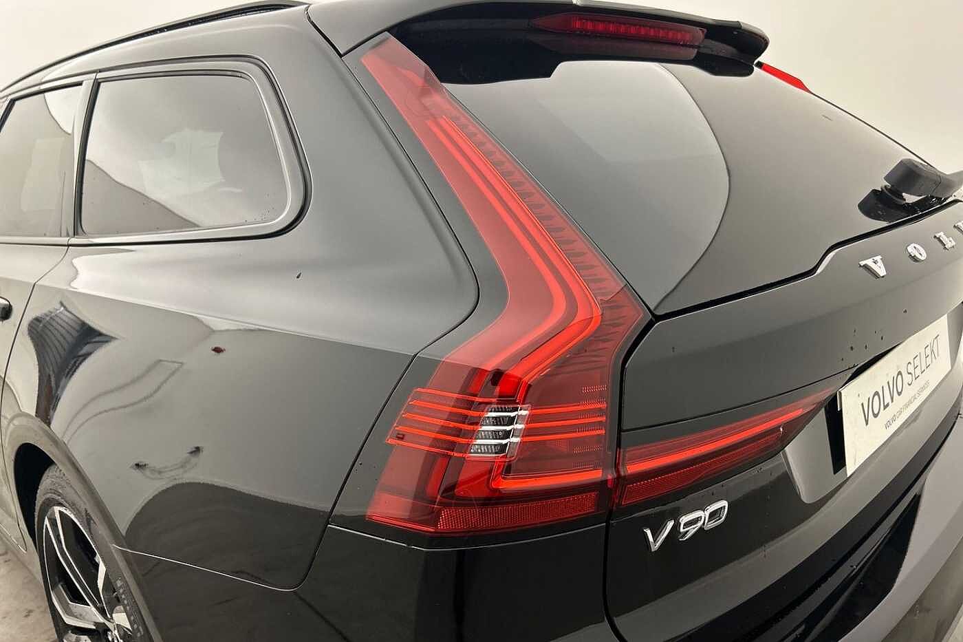 Volvo V90 Ultra, T8 AWD Plug-in hybrid, Electric/Petrol, Dark