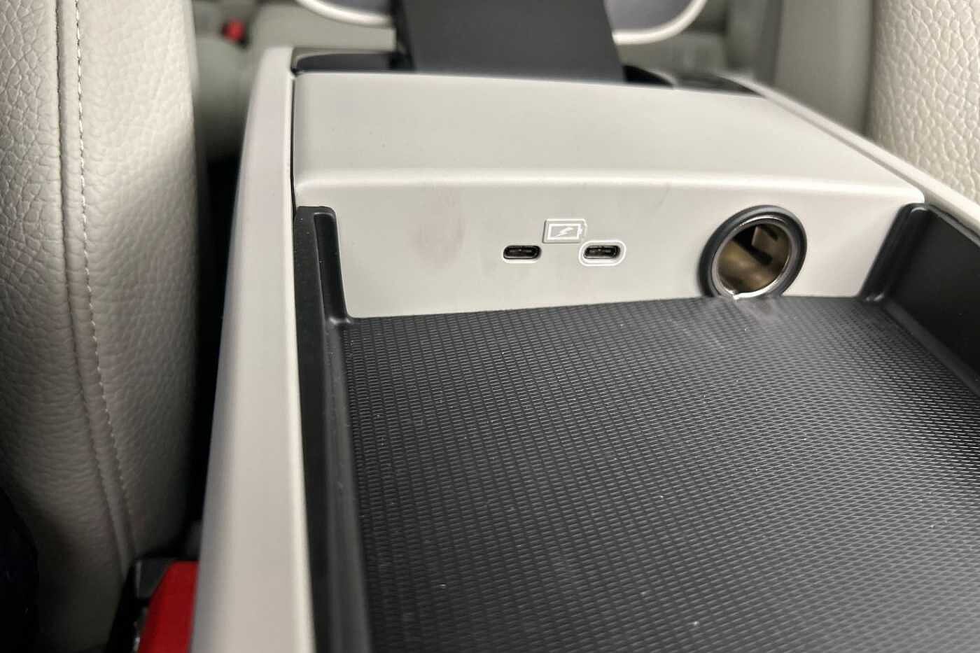 Volvo V90 Ultra, T8 AWD Plug-in hybrid, Electric/Petrol, Dark