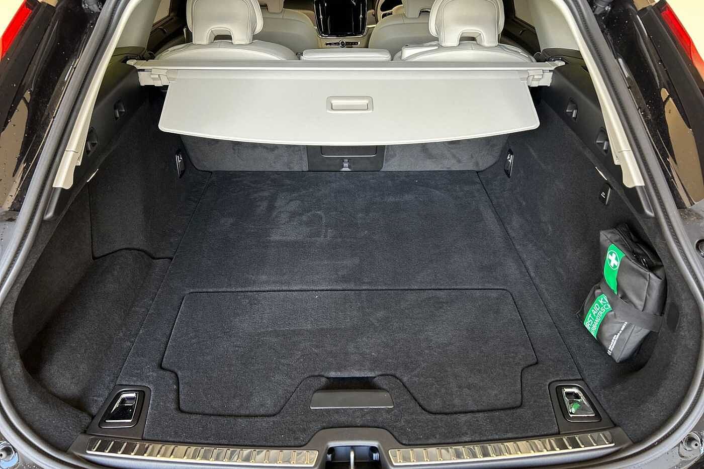 Volvo V90 Ultra, T8 AWD Plug-in hybrid, Electric/Petrol, Dark