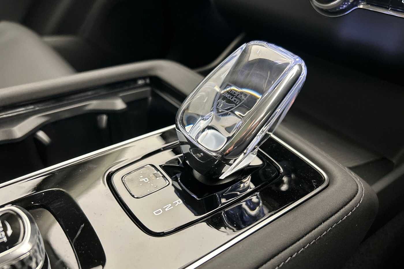 Volvo XC90 Ultra, T8 AWD Plug-in hybrid, Electric/Petrol, Dark, 7 Seats