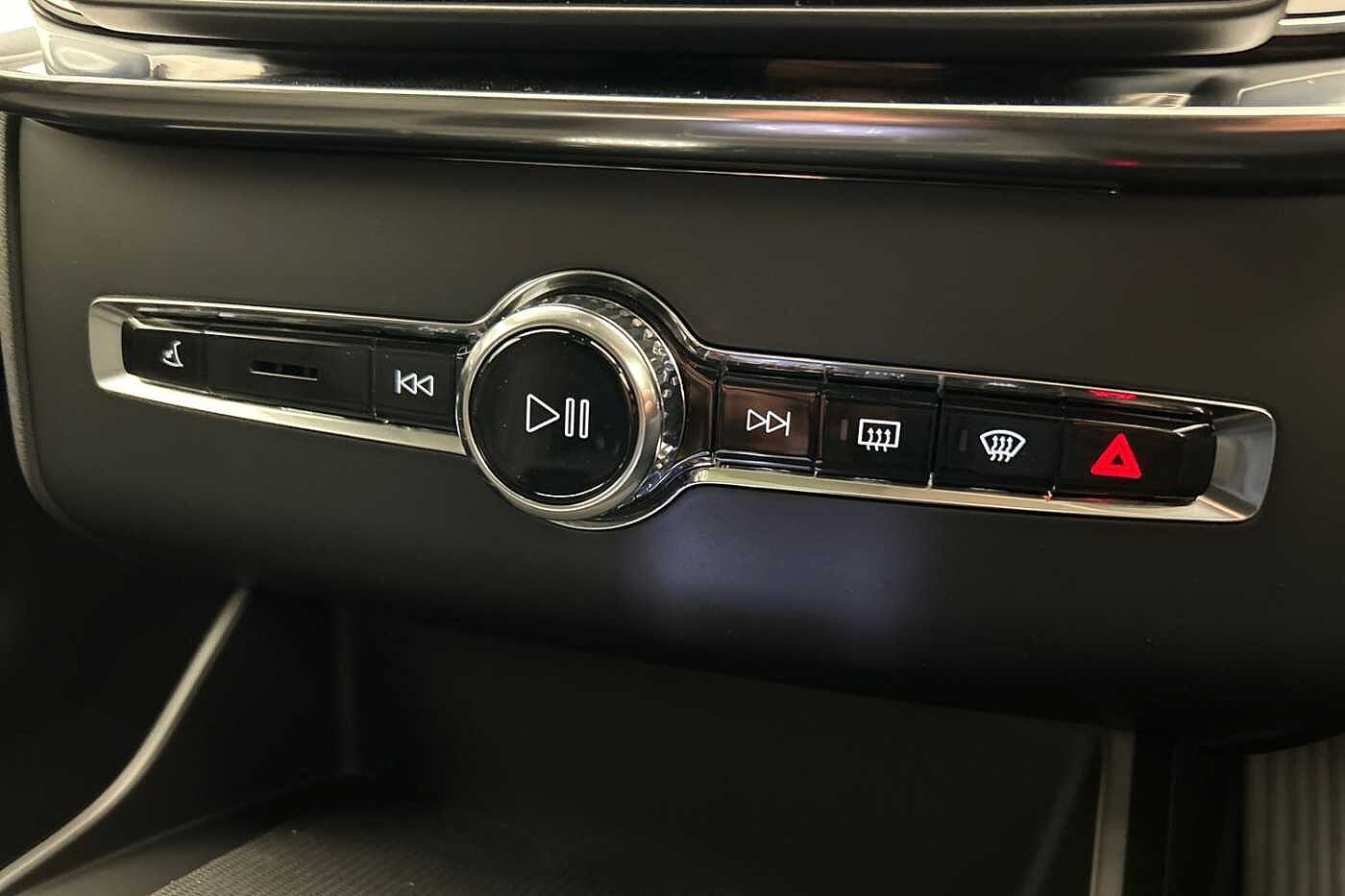 Volvo XC90 Ultra, T8 AWD Plug-in hybrid, Electric/Petrol, Dark, 7 Seats