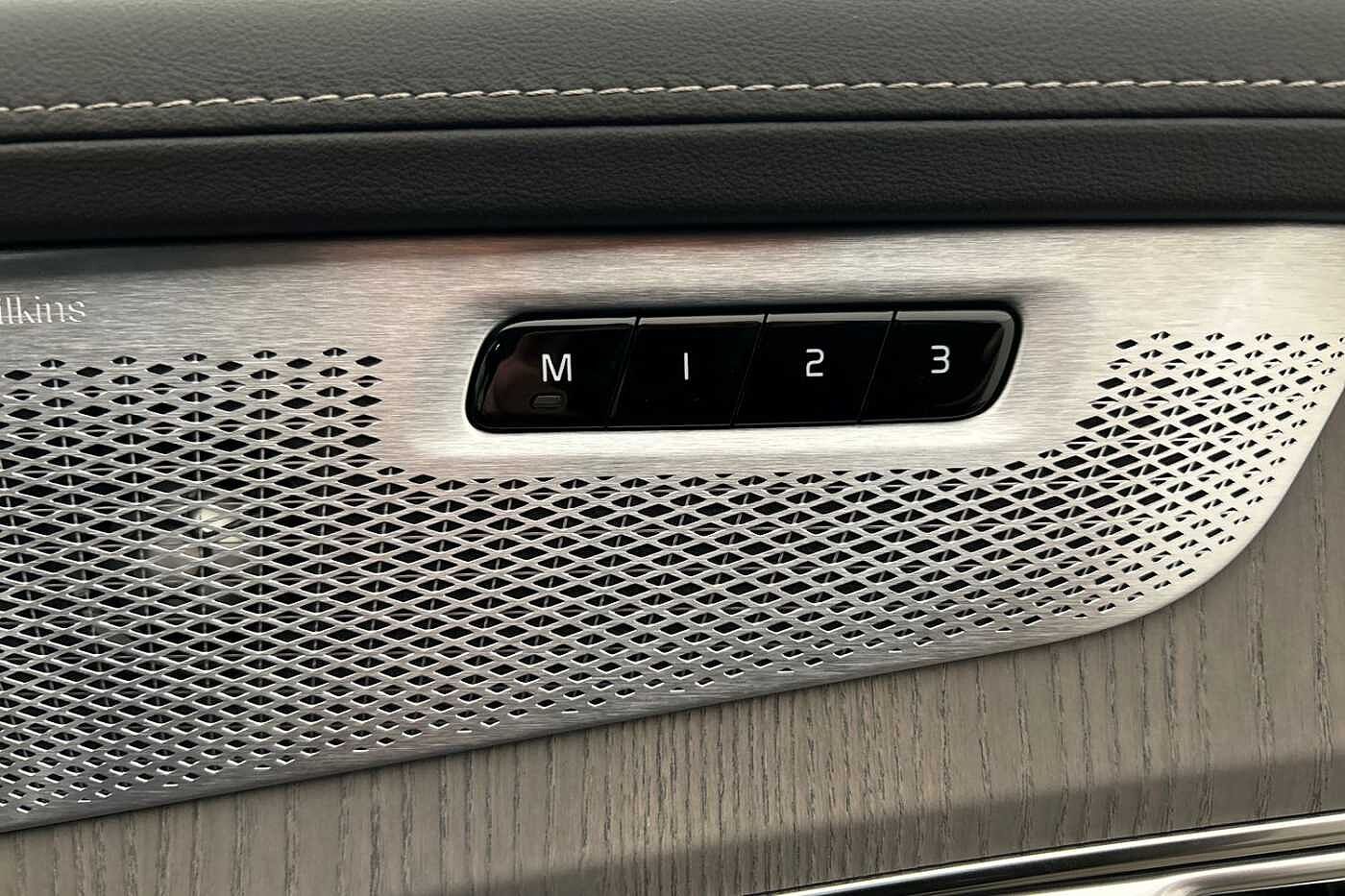 Volvo XC90 Ultra, T8 AWD Plug-in hybrid, Electric/Petrol, Dark, 7 Seats