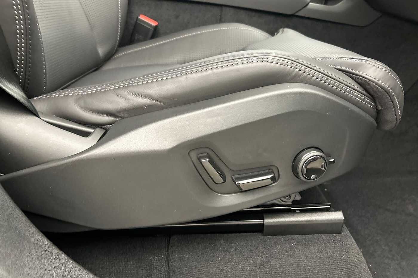 Volvo XC90 Ultra, T8 AWD Plug-in hybrid, Electric/Petrol, Dark, 7 Seats