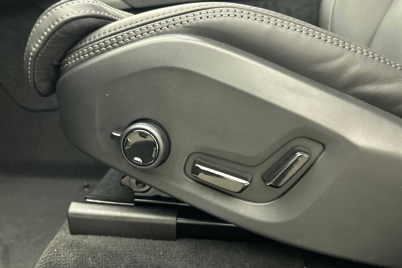 Volvo XC90 Ultra, T8 AWD Plug-in hybrid, Electric/Petrol, Dark, 7 Seats