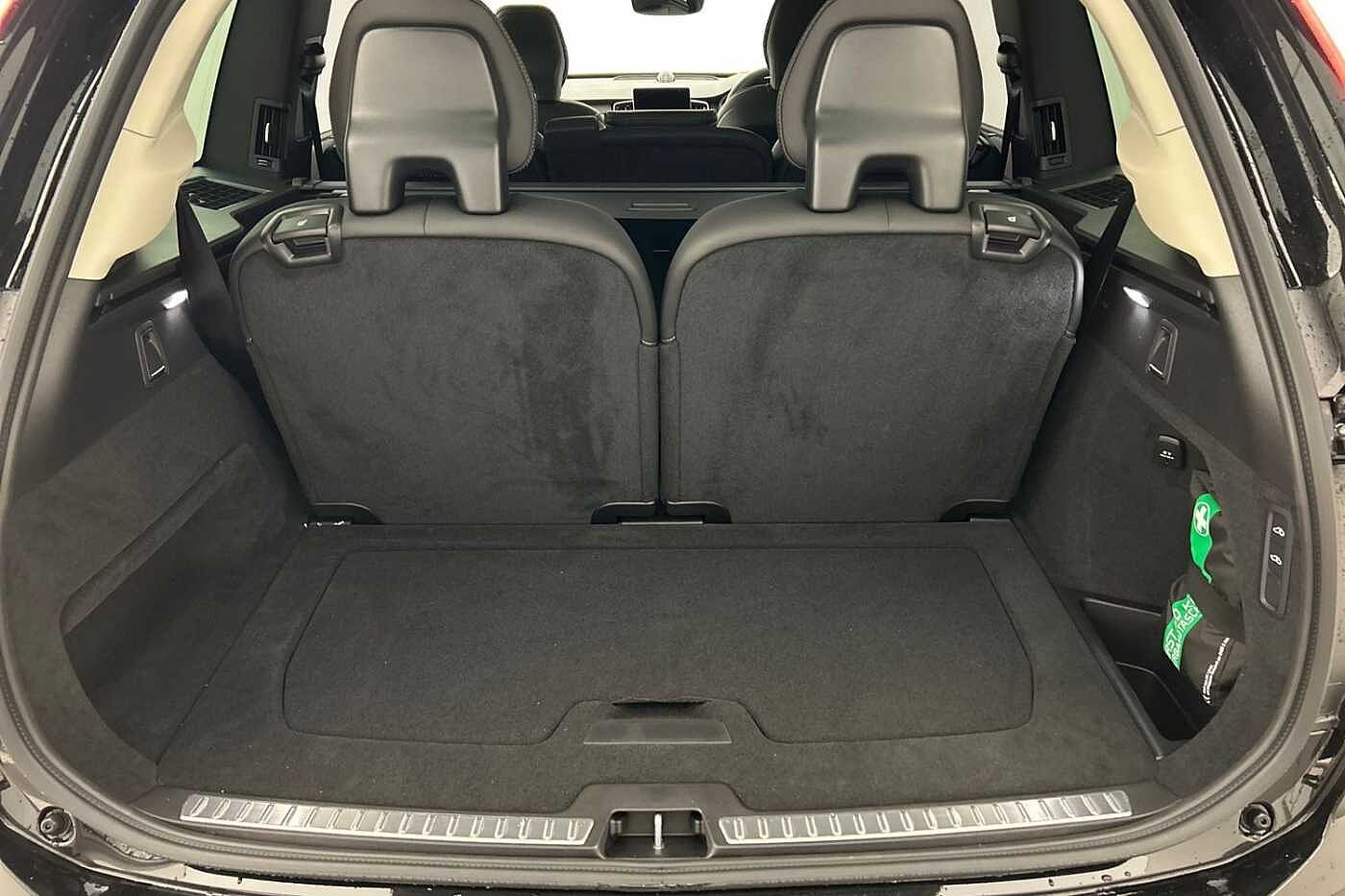 Volvo XC90 Ultra, T8 AWD Plug-in hybrid, Electric/Petrol, Dark, 7 Seats