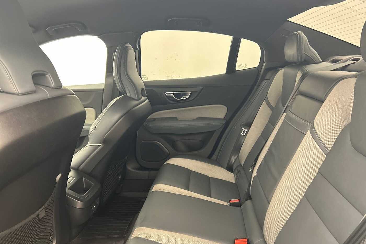 Volvo S60 R-Design, B5 mild hybrid