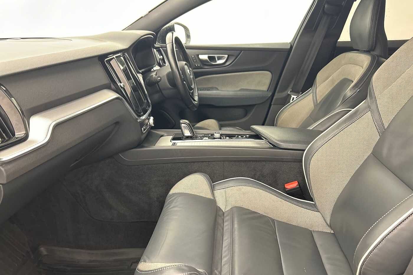 Volvo S60 R-Design, B5 mild hybrid