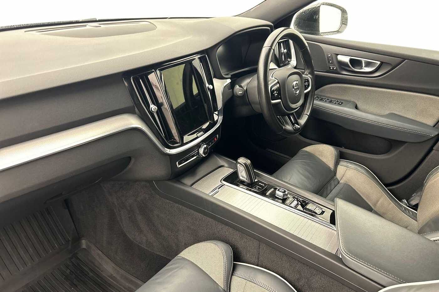 Volvo S60 R-Design, B5 mild hybrid