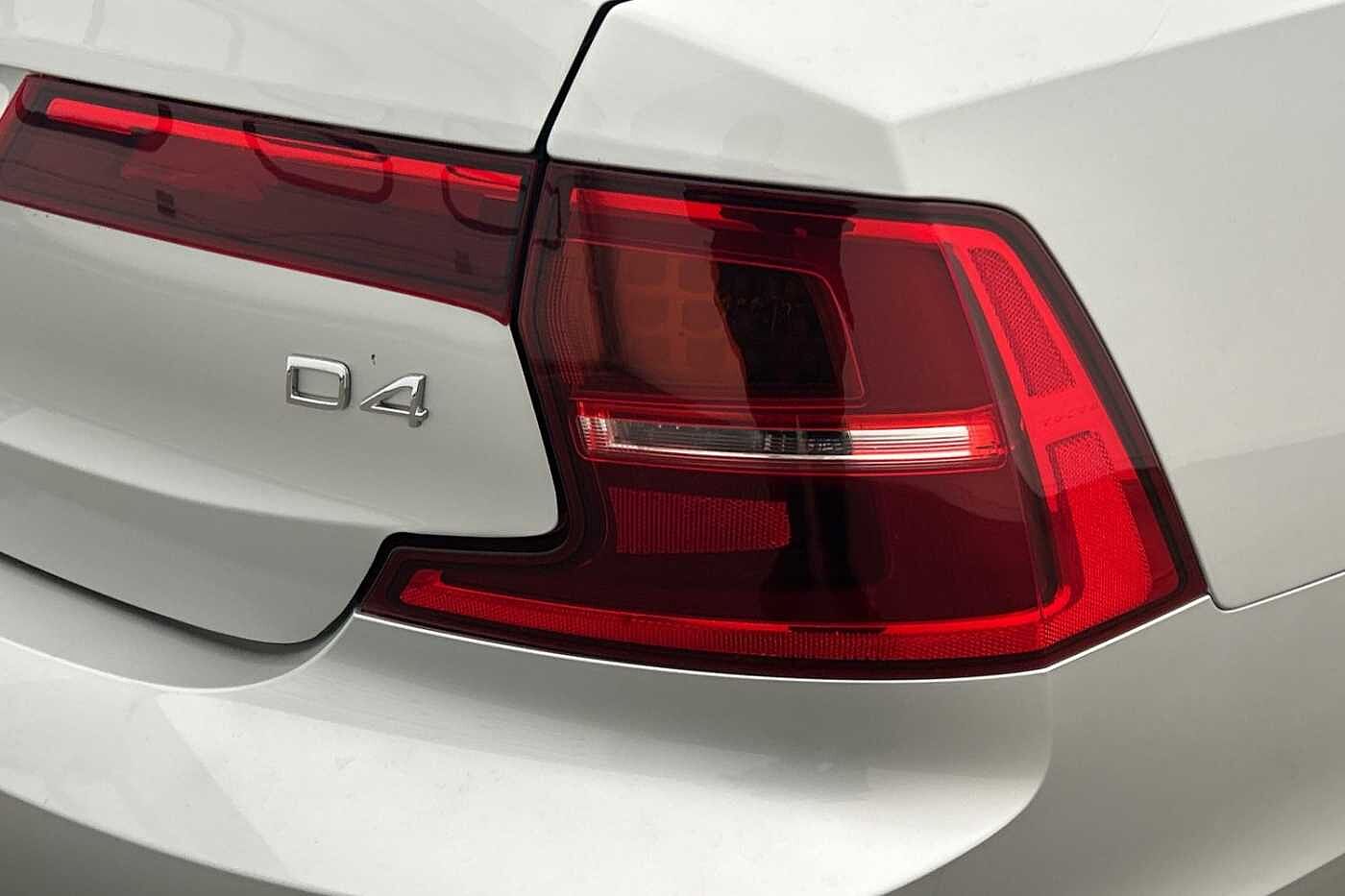 Volvo S90 D4 Momentum Automatic