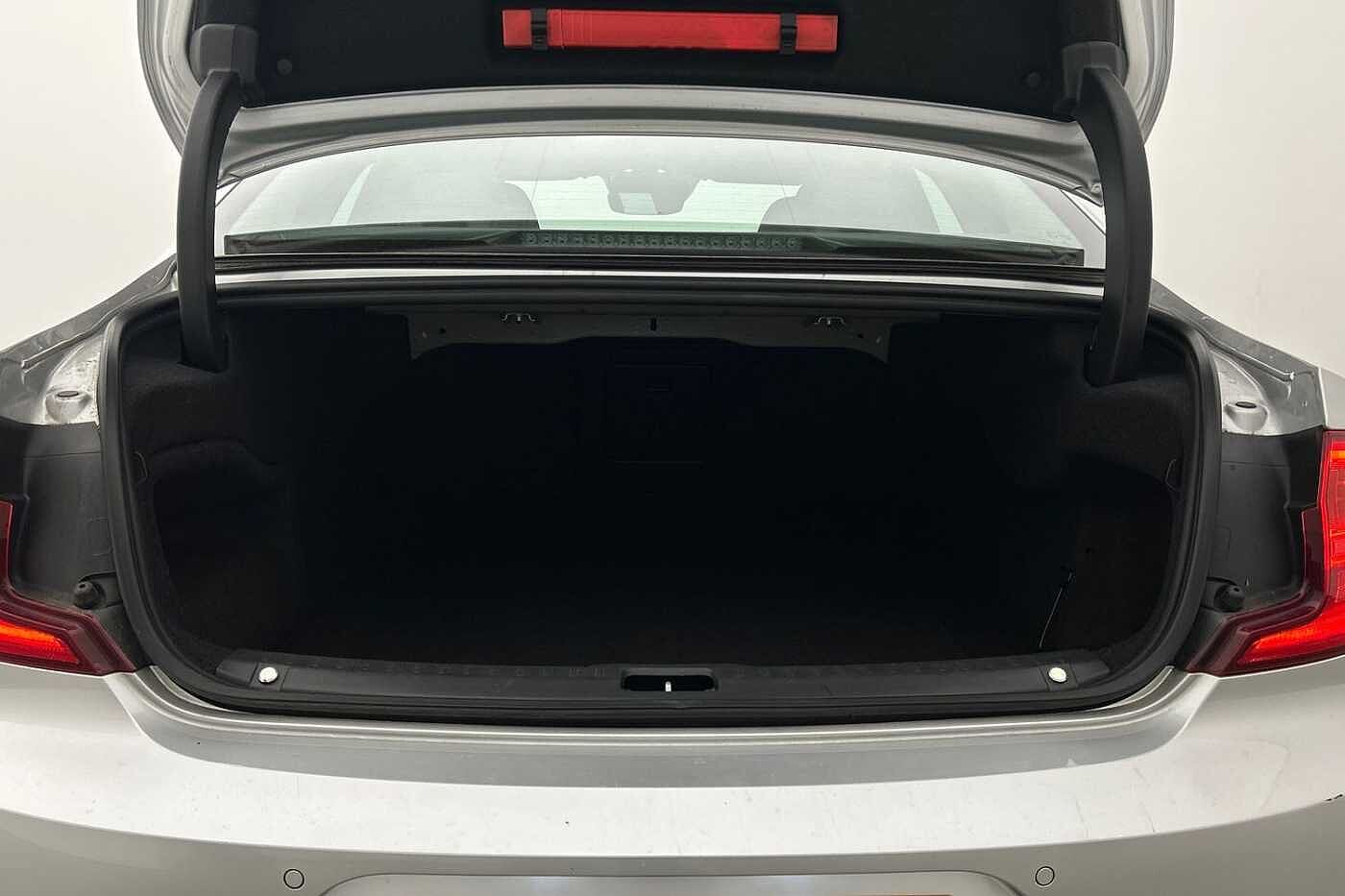 Volvo S90 D4 Momentum Automatic