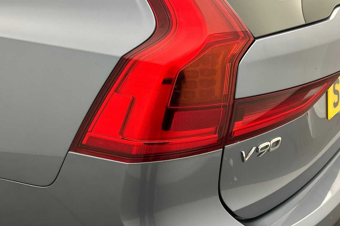 Volvo V90 Cross Country T5 AWD Plus Automatic