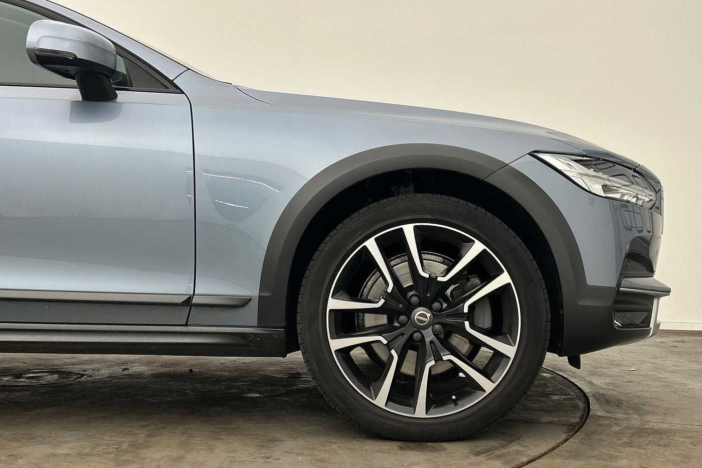 Volvo V90 Cross Country T5 AWD Plus Automatic