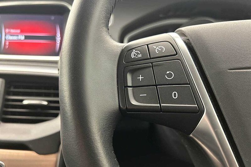 Volvo V40 Cross Country T3 Pro Manual