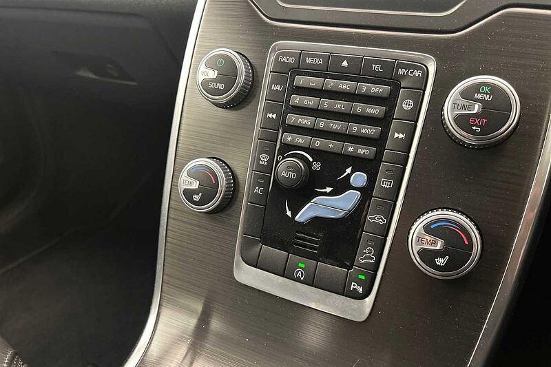 Volvo XC70 D4AWD SE Nav Manual