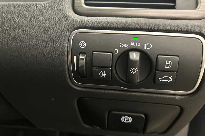 Volvo XC70 D4AWD SE Nav Manual