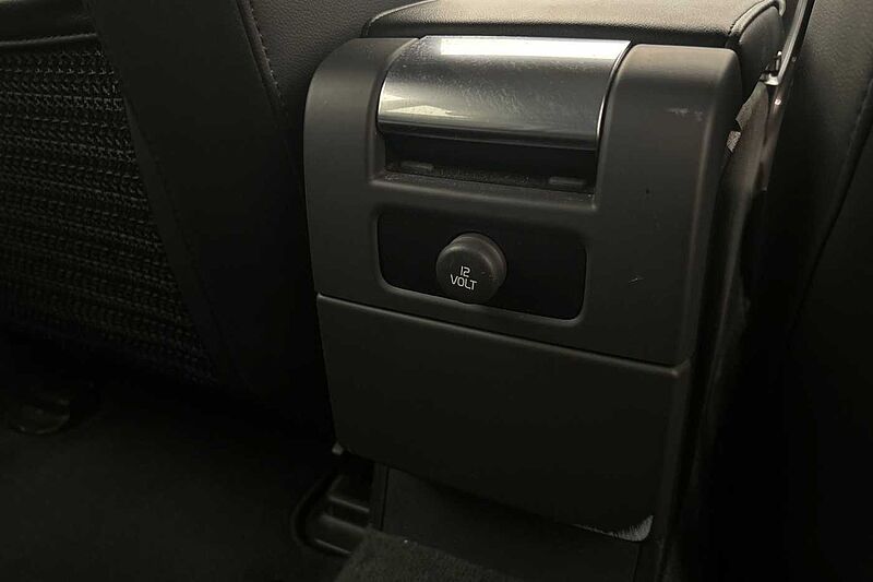 Volvo XC70 D4AWD SE Nav Manual