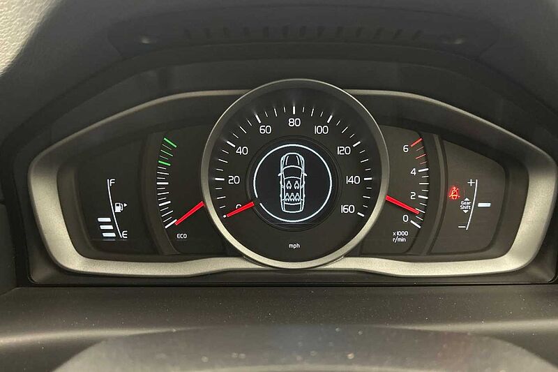 Volvo XC70 D4AWD SE Nav Manual