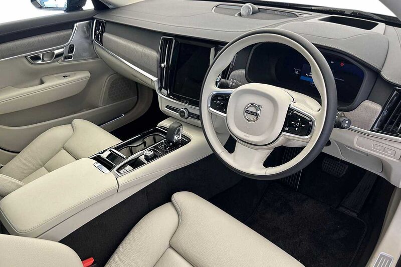 Volvo V90 Ultra, T8 AWD Plug-in hybrid, Electric/Petrol, Dark