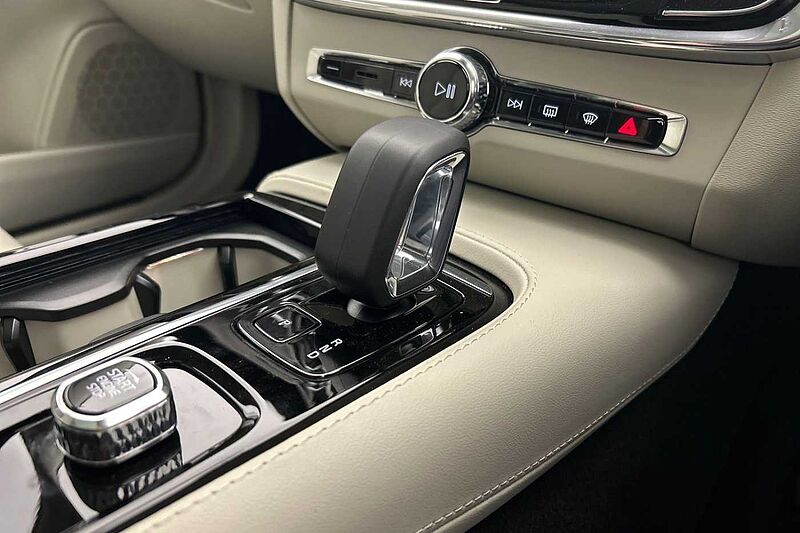 Volvo V90 Ultra, T8 AWD Plug-in hybrid, Electric/Petrol, Dark