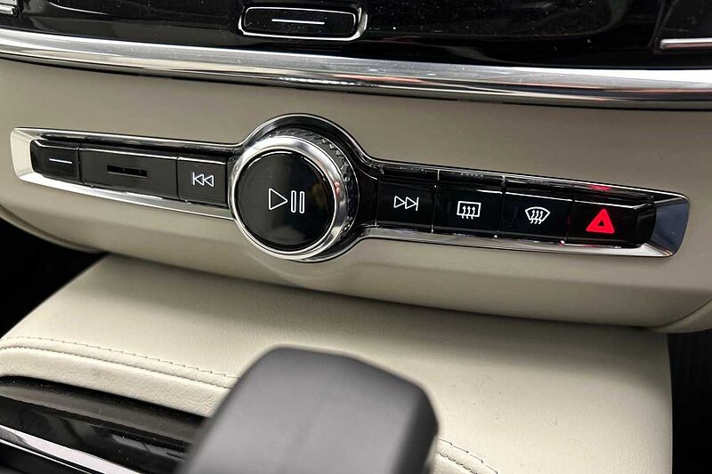 Volvo V90 Ultra, T8 AWD Plug-in hybrid, Electric/Petrol, Dark