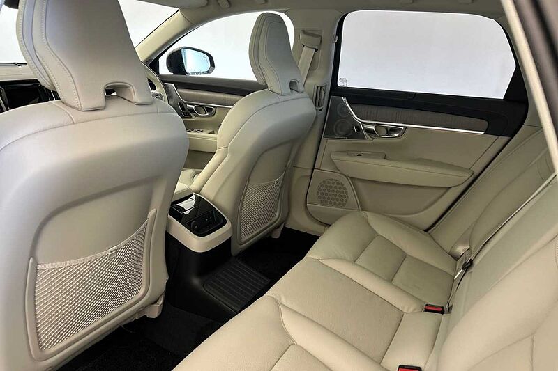 Volvo V90 Ultra, T8 AWD Plug-in hybrid, Electric/Petrol, Dark
