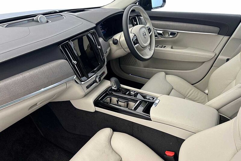 Volvo V90 Ultra, T8 AWD Plug-in hybrid, Electric/Petrol, Dark