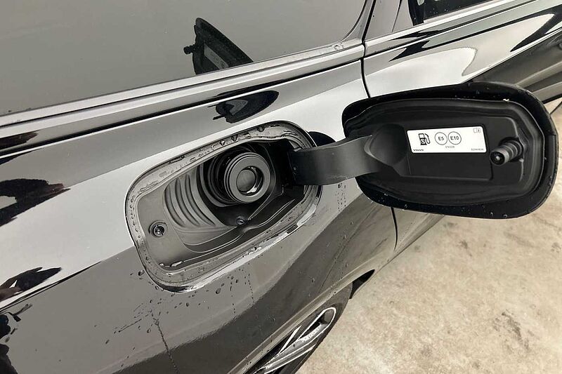 Volvo V90 Ultra, T8 AWD Plug-in hybrid, Electric/Petrol, Dark