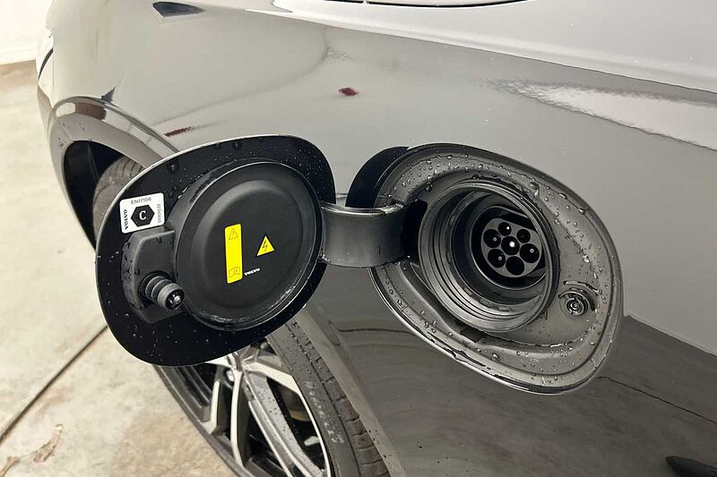 Volvo V90 Ultra, T8 AWD Plug-in hybrid, Electric/Petrol, Dark