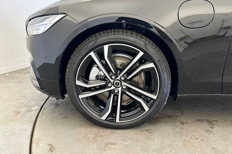 Volvo V90 Ultra, T8 AWD Plug-in hybrid, Electric/Petrol, Dark