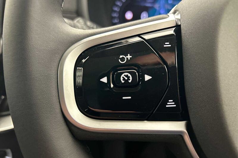 Volvo XC90 Ultra, T8 AWD Plug-in hybrid, Electric/Petrol, Dark, 7 Seats