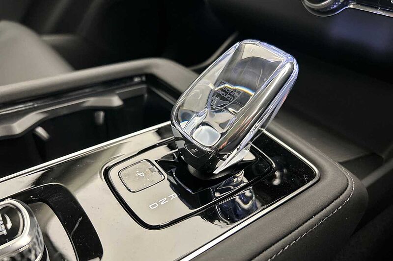 Volvo XC90 Ultra, T8 AWD Plug-in hybrid, Electric/Petrol, Dark, 7 Seats