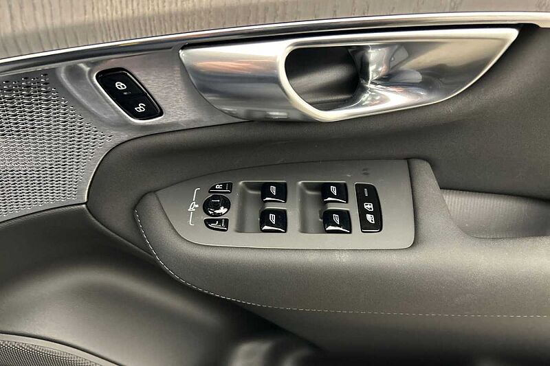 Volvo XC90 Ultra, T8 AWD Plug-in hybrid, Electric/Petrol, Dark, 7 Seats