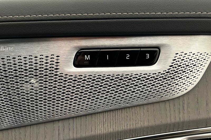 Volvo XC90 Ultra, T8 AWD Plug-in hybrid, Electric/Petrol, Dark, 7 Seats