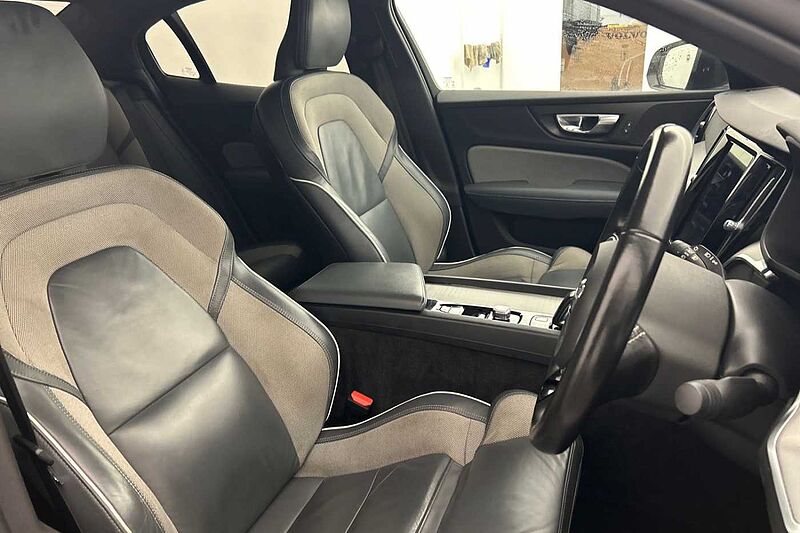 Volvo S60 R-Design, B5 mild hybrid