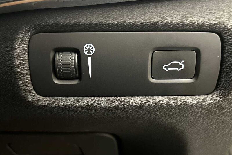 Volvo S90 D4 Momentum Automatic