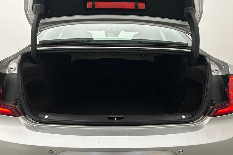 Volvo S90 D4 Momentum Automatic